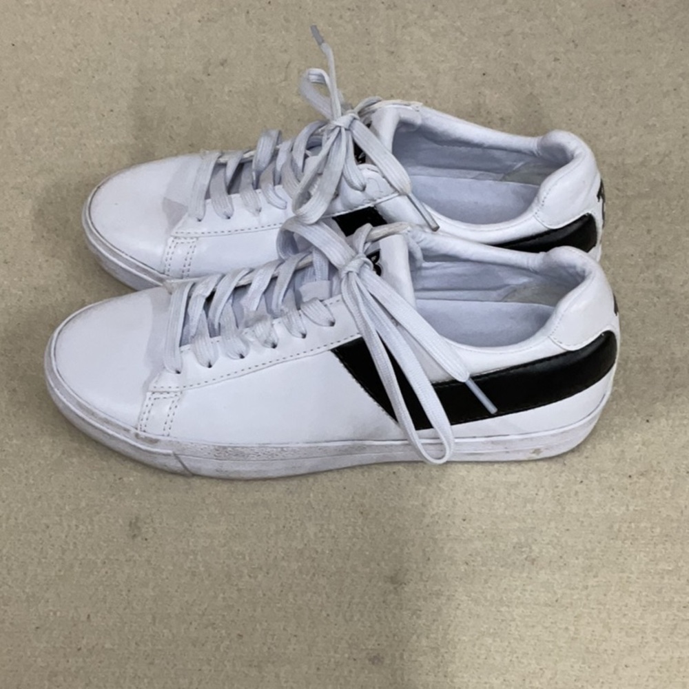 EUC Woman’s Pony sneakers